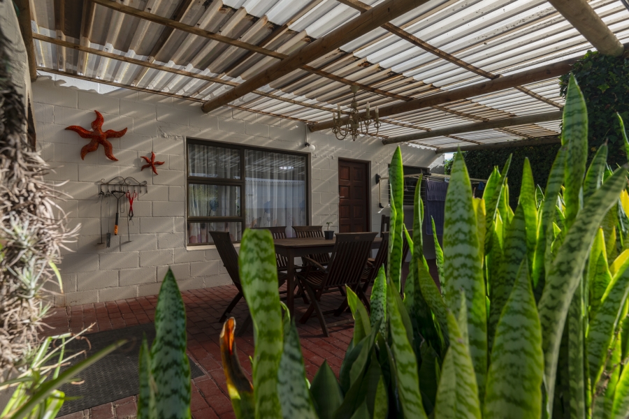 6 Bedroom Property for Sale in Myburgh Park Western Cape